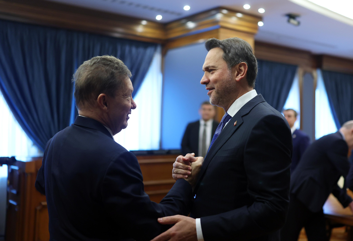 Bakan Bayraktar, Moskova'da Gazprom ile doğal gazda yeni fırsatları değerlendirdi