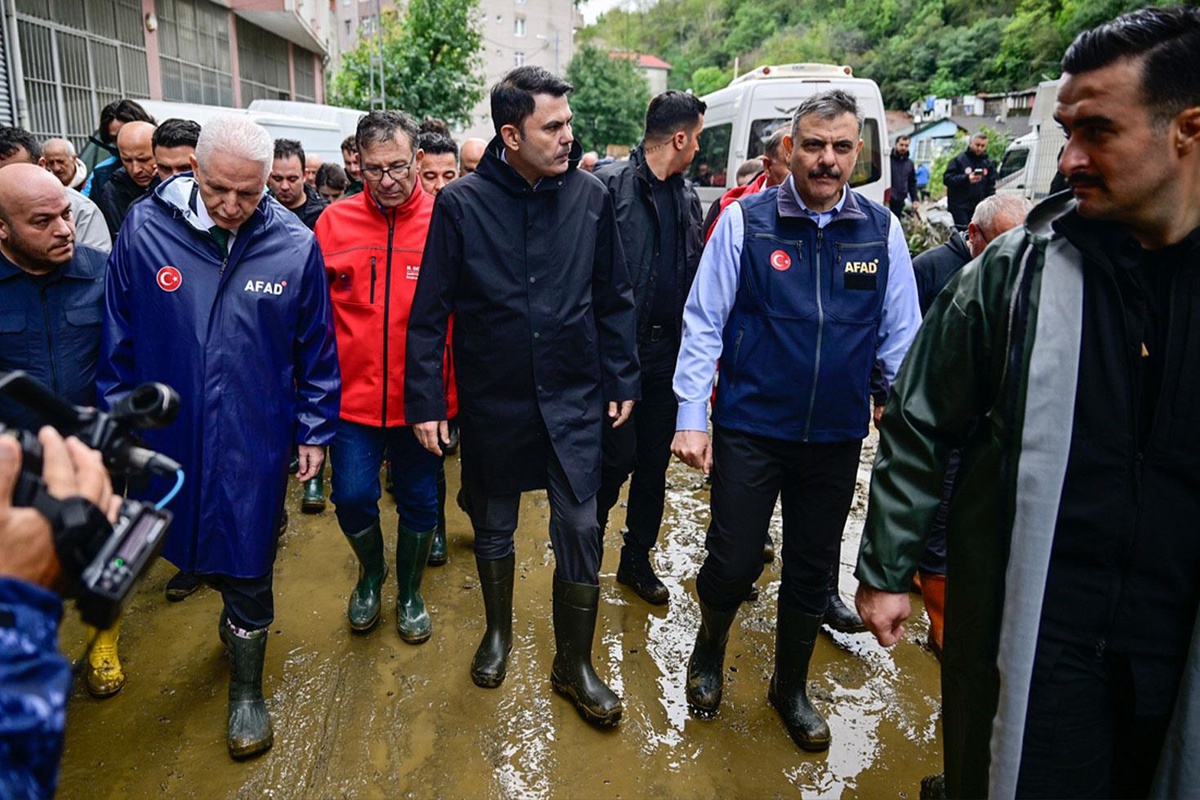 Bakan Kurum ve Bakan Çiftçi, Ayazağa'da incelemelerde bulundu