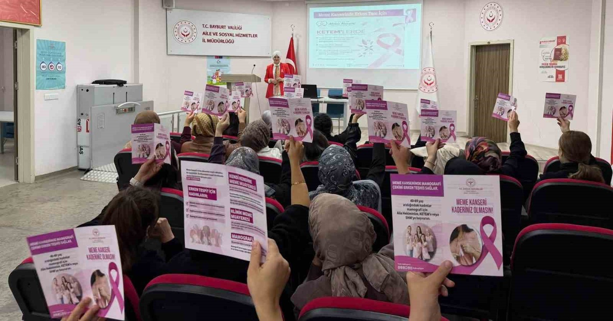 Bayburt'ta meme kanseri farkındalık eğitiminde ücretsiz tarama programları anlatıldı.