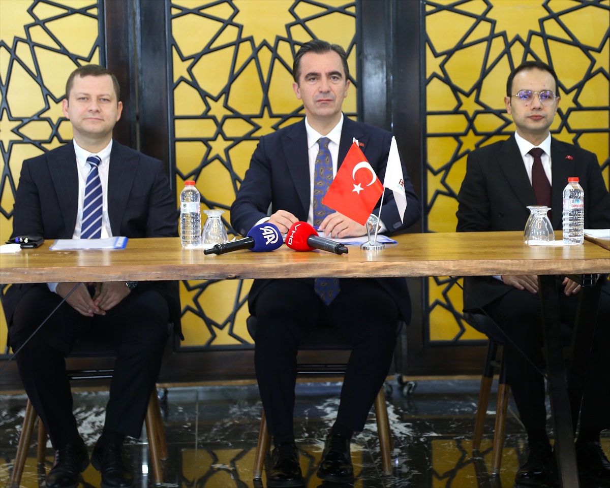 Bitlis Tatvan'da KÖYDES toplantısında 300 kilometre sıcak asfalt hedefi ele alındı