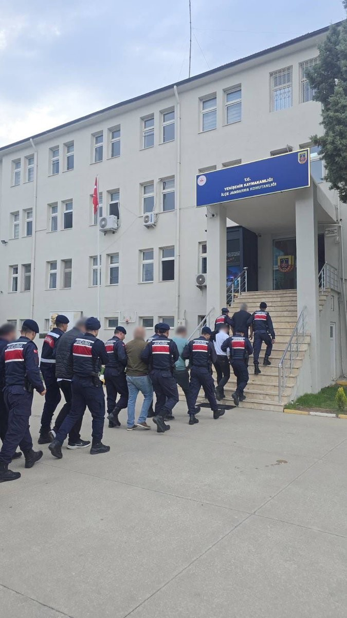 Bursa İznik'te denetimleri haber veren WhatsApp grubunda 8 kişi gözaltına alındı