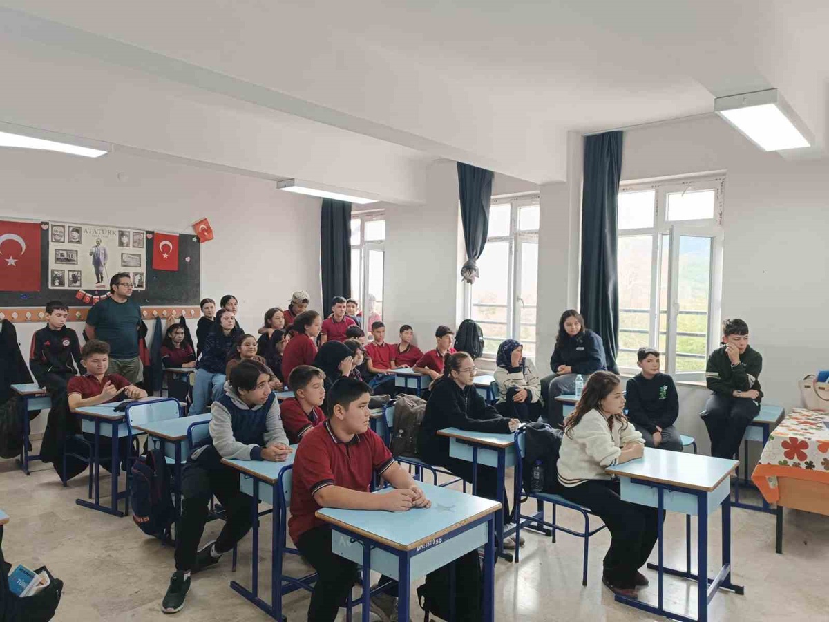 Denizli Beyağaç’ta öğrenci ve öğretmenlere verem farkındalık eğitimi verildi