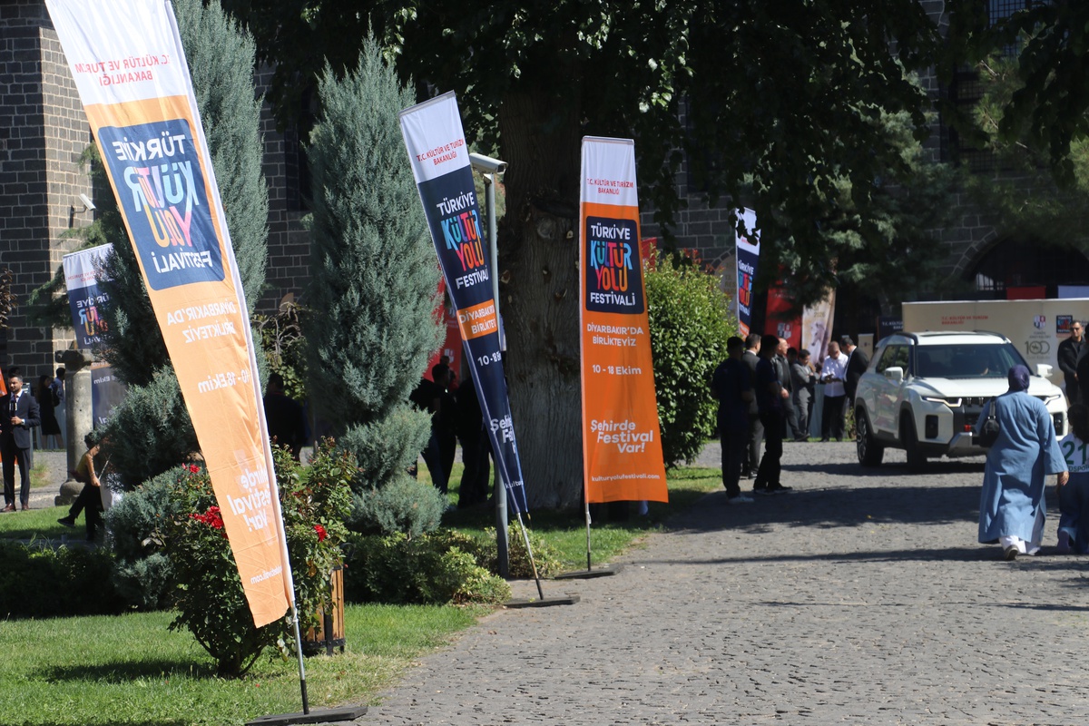 Diyarbakır Kültür Yolu Festivali'nde ilk 5 günde 700 bin sanatsevere ulaşıldı
