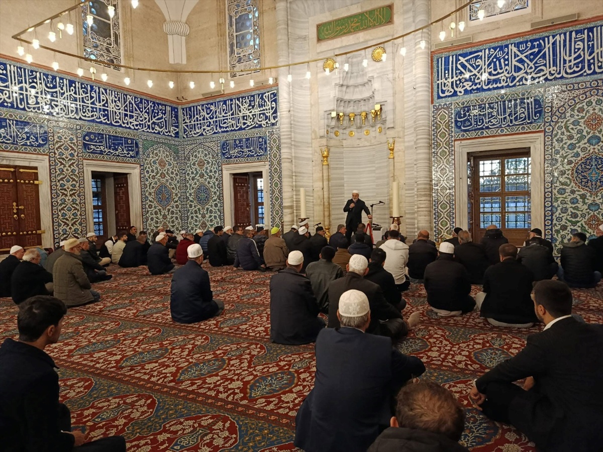 Edirne'de sabah namazı buluşmasına eski Diyanet İşleri Başkan Yrd. İşliyen katıldı