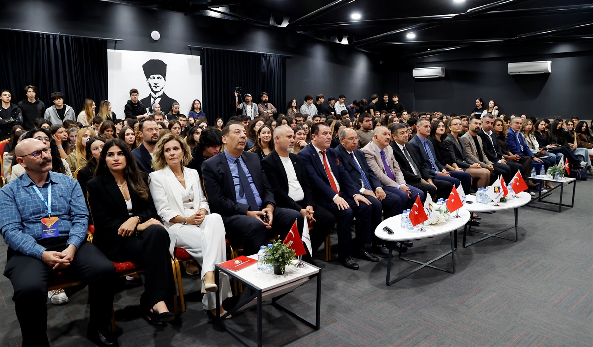Eğitim Kurulu Üyesi Taşel Bodrum'da öğrencilerle buluştu, küresel rekabeti anlattı