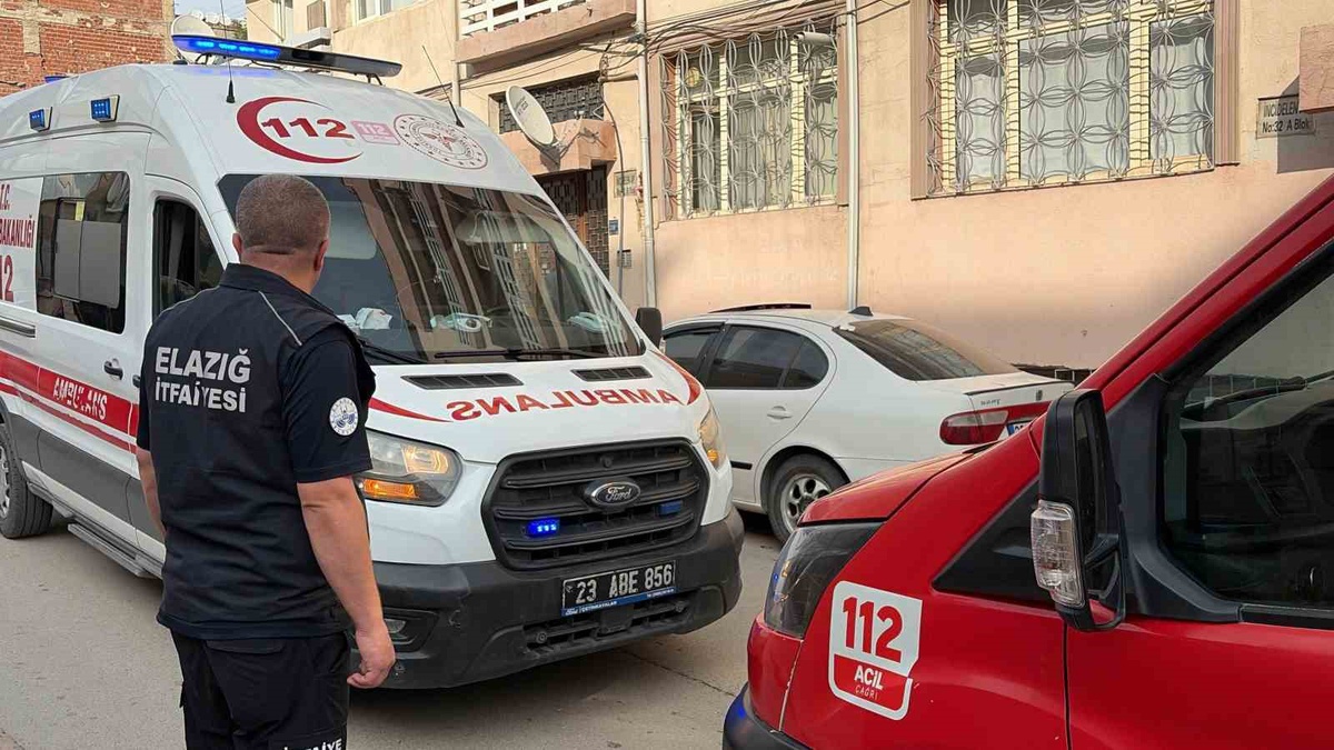 Ekipler seferber oldu, çilingir yardımıyla içeri girildi: Yaşlı kadının arka balkonda oturduğu görüldü