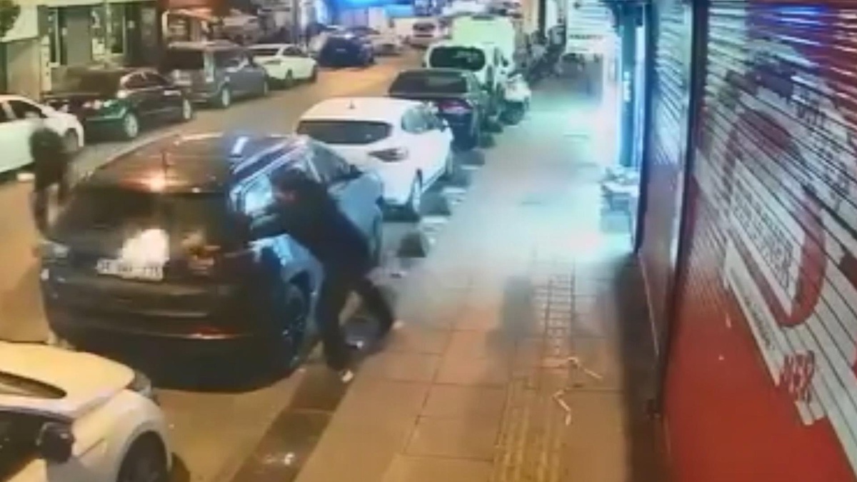 Esenler'de silahlı kavgada 2 kişi yaralandı, 3 şüpheli gözaltına alındı