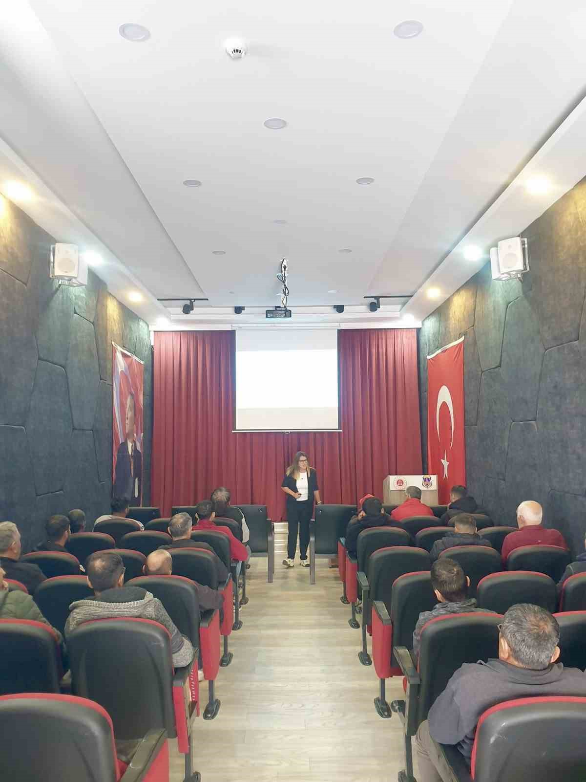 Eskişehir'de 3 cezaevindeki tutuklu ve hükümlülere aile içi iletişim eğitimi verildi