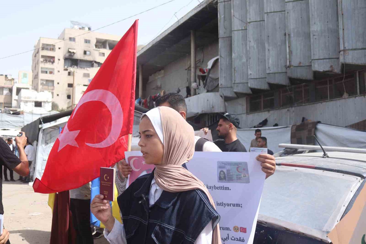Gazze'de mahsur Türk vatandaşları tahliye için Türkiye'ye ve Mısır'a çağrı yaptı