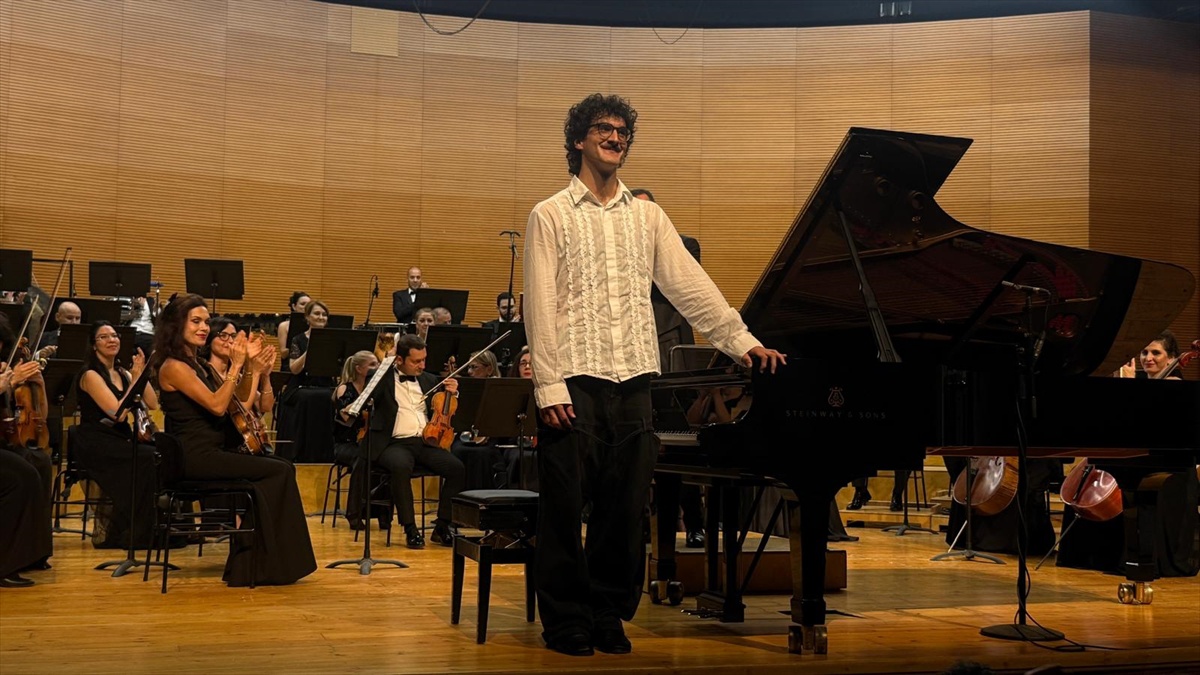 Gürcistanlı piyanist Gigashvili, Bursa'da Hikmet Şimşek'i anma konserinde çaldı
