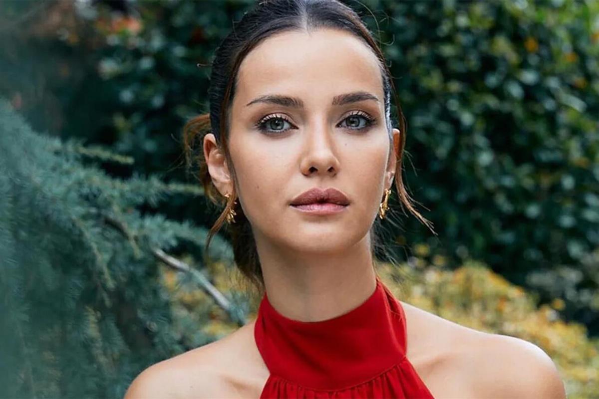 İrem Helvacıoğlu’nun kızı Sora 1 yaşında! 90’lar temalı doğum günü partisi yapıldı