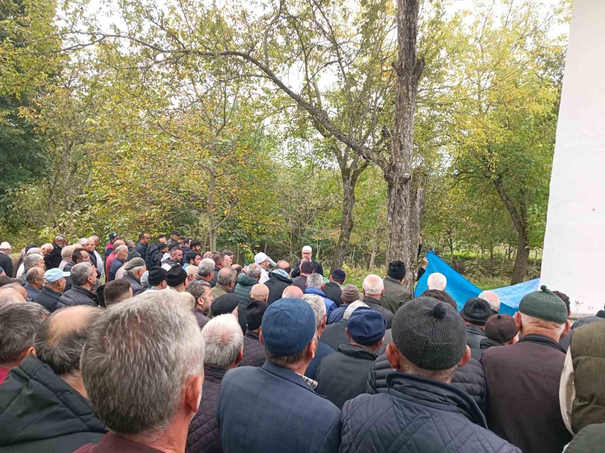 İstanbul'daki selde hayatını kaybeden Ahmet Usta, Sinop Gerze'de toprağa verildi