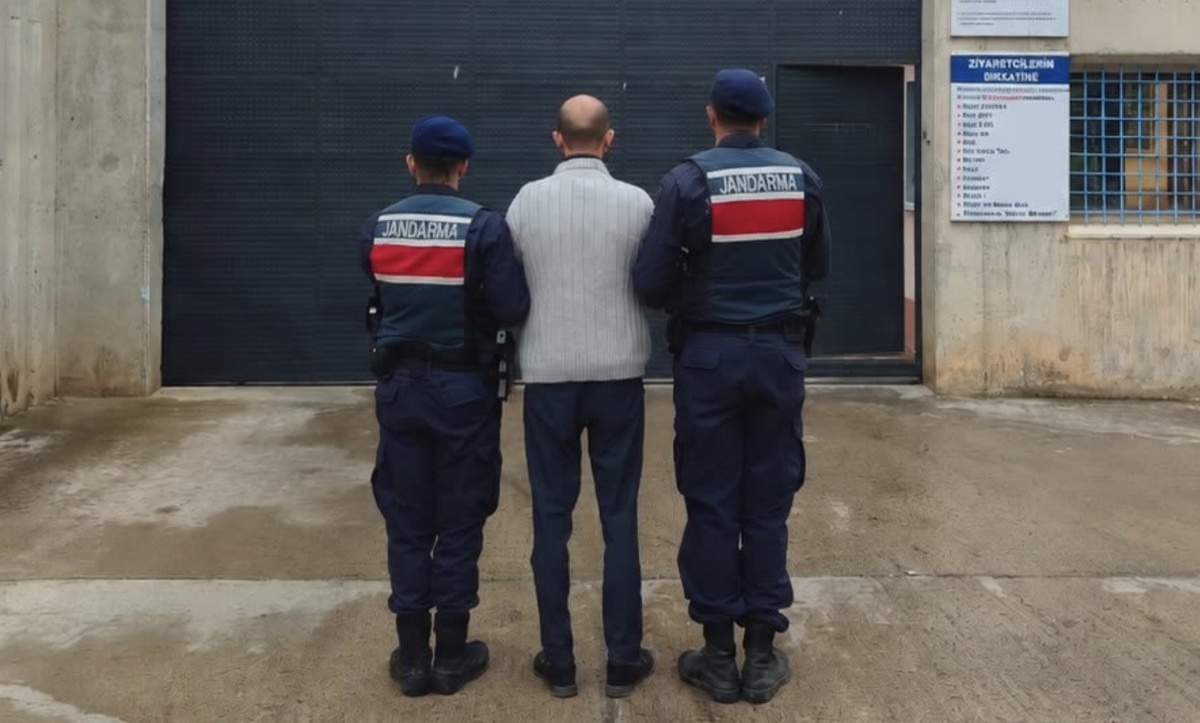JASAT, Bafra'da 15 yıl hapis cezasıyla aranan şahsı operasyonla yakaladı