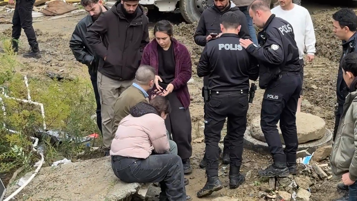 Kağıthane Deresi'nin taştığı Sarıyer Ayazağa'da köprü altında ceset bulundu