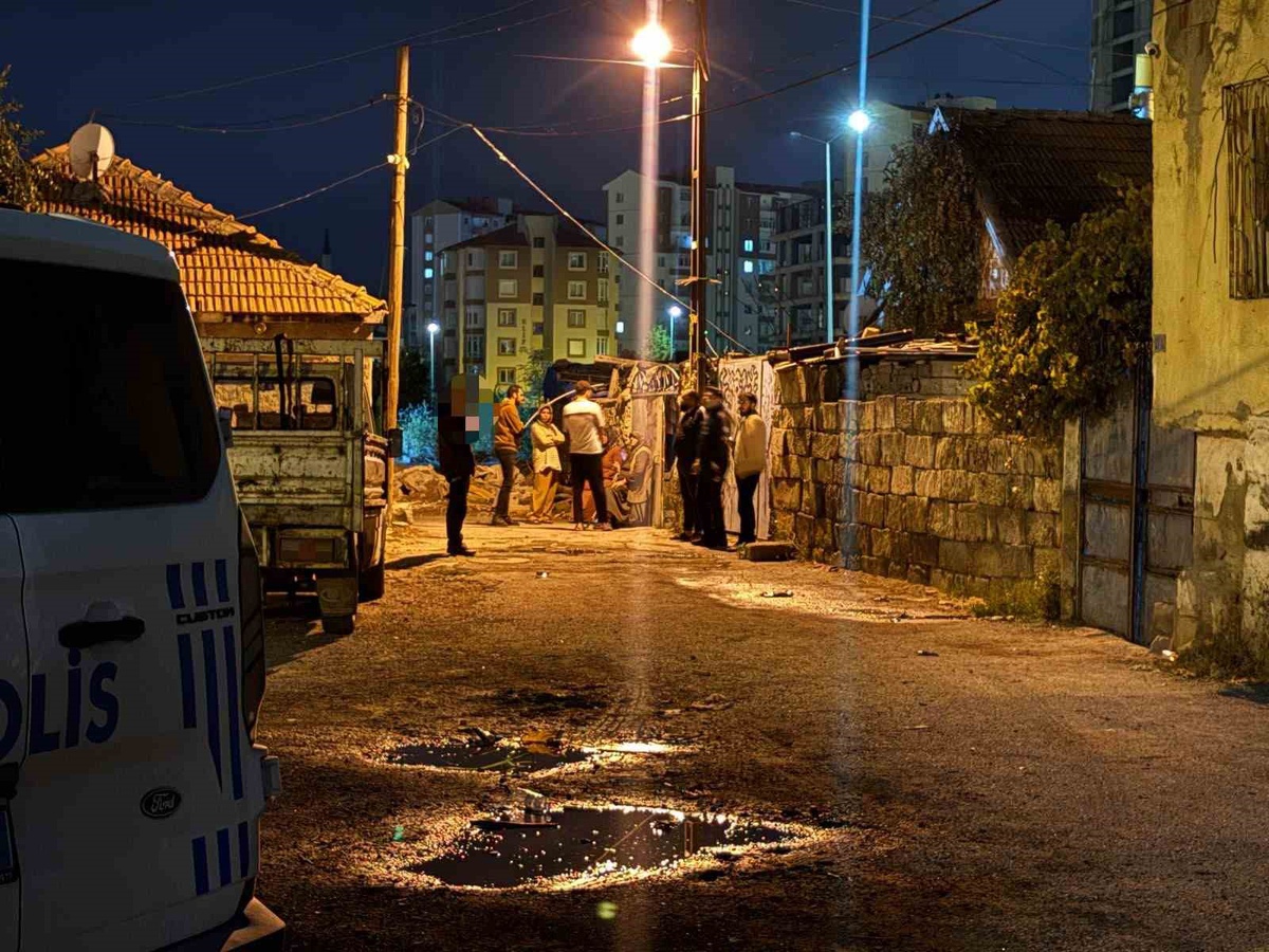 Kayseri Kocasinan'da prizi tamir ederken akıma kapılan 20 yaşındaki genç yaralandı