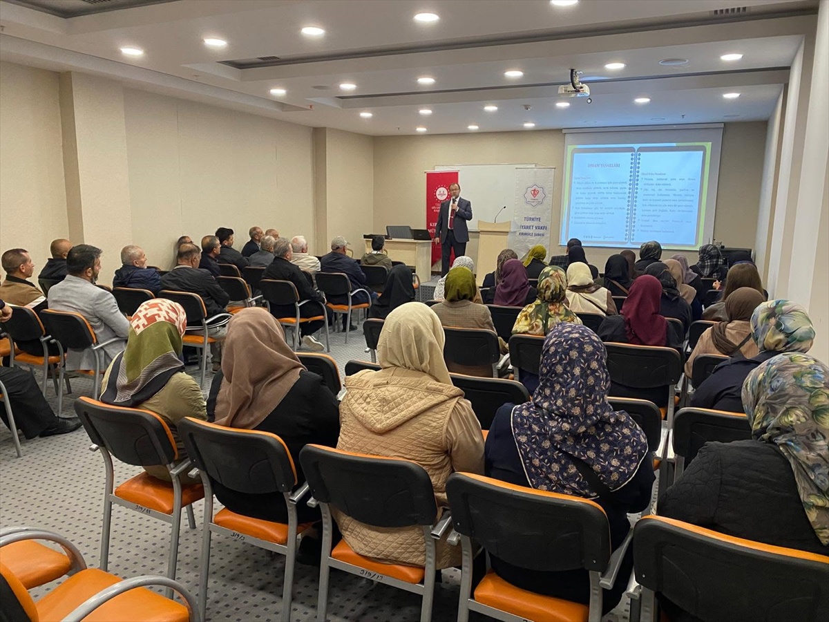 Kırıkkale'de kutsal topraklara gidecek umrecilere İl Müftülüğünce seminer verildi
