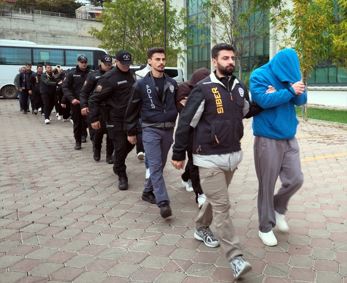 Kırıkkale merkezli 8 ilde yasa dışı bahis operasyonunda 17 zanlı adliyeye sevk edildi