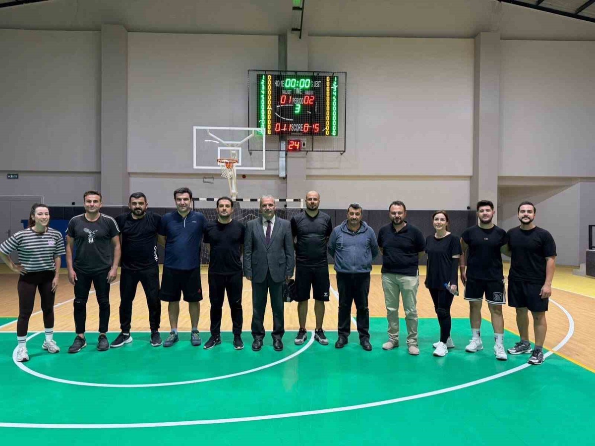 Koçarlı İlçe Milli Eğitim Müdürlüğü takımı voleybolda ilk iki maçını kazandı