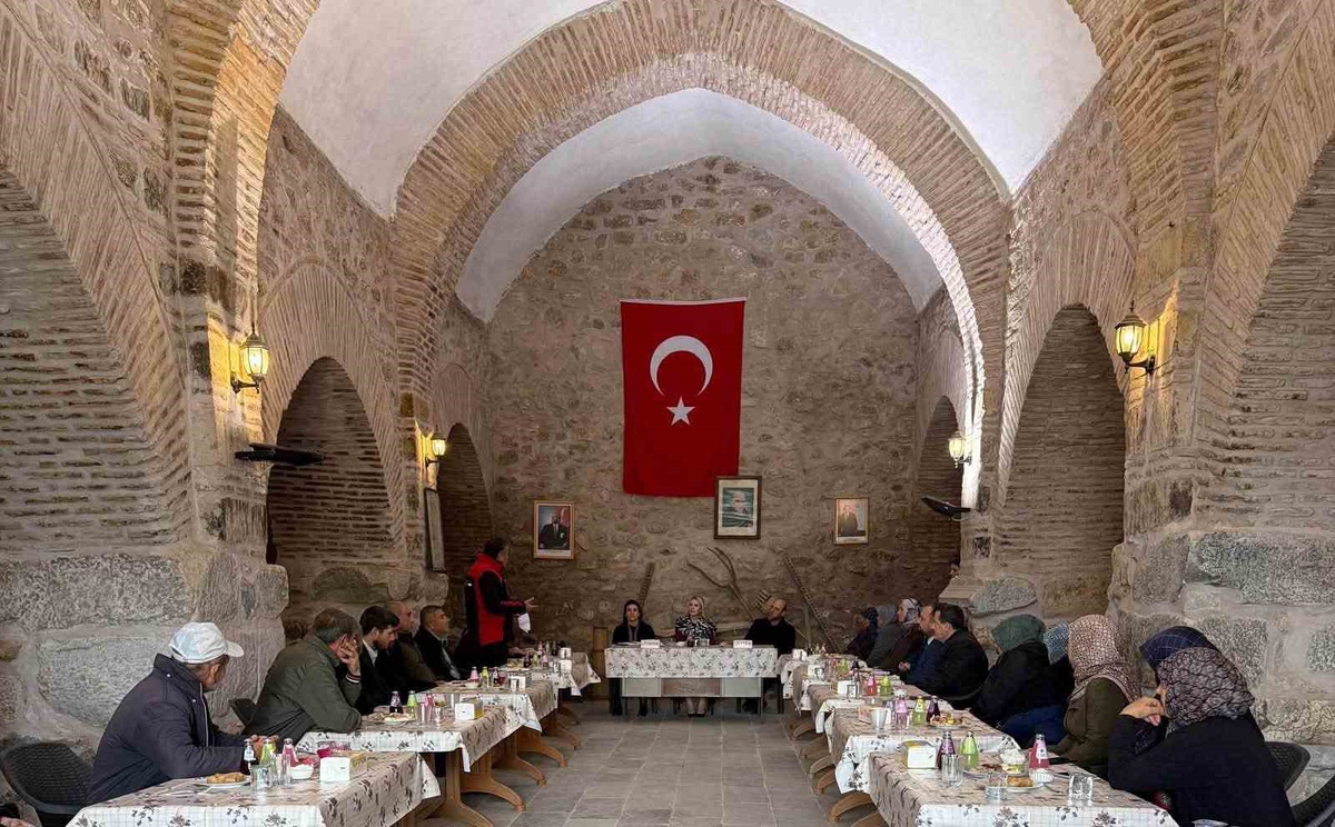 Kütahya Altıntaş'ta Kaymakam Yıldırım, Çakırsaz Köyü'nde talepleri dinledi