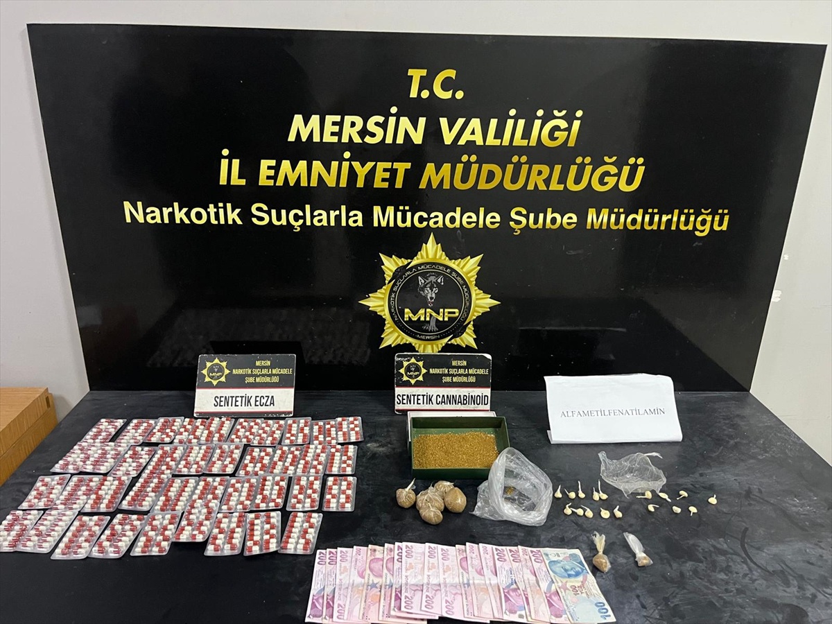 Mersin'de uyuşturucu operasyonunda 4 şüpheli tutuklandı, 1802 ecza hapı ele geçirildi