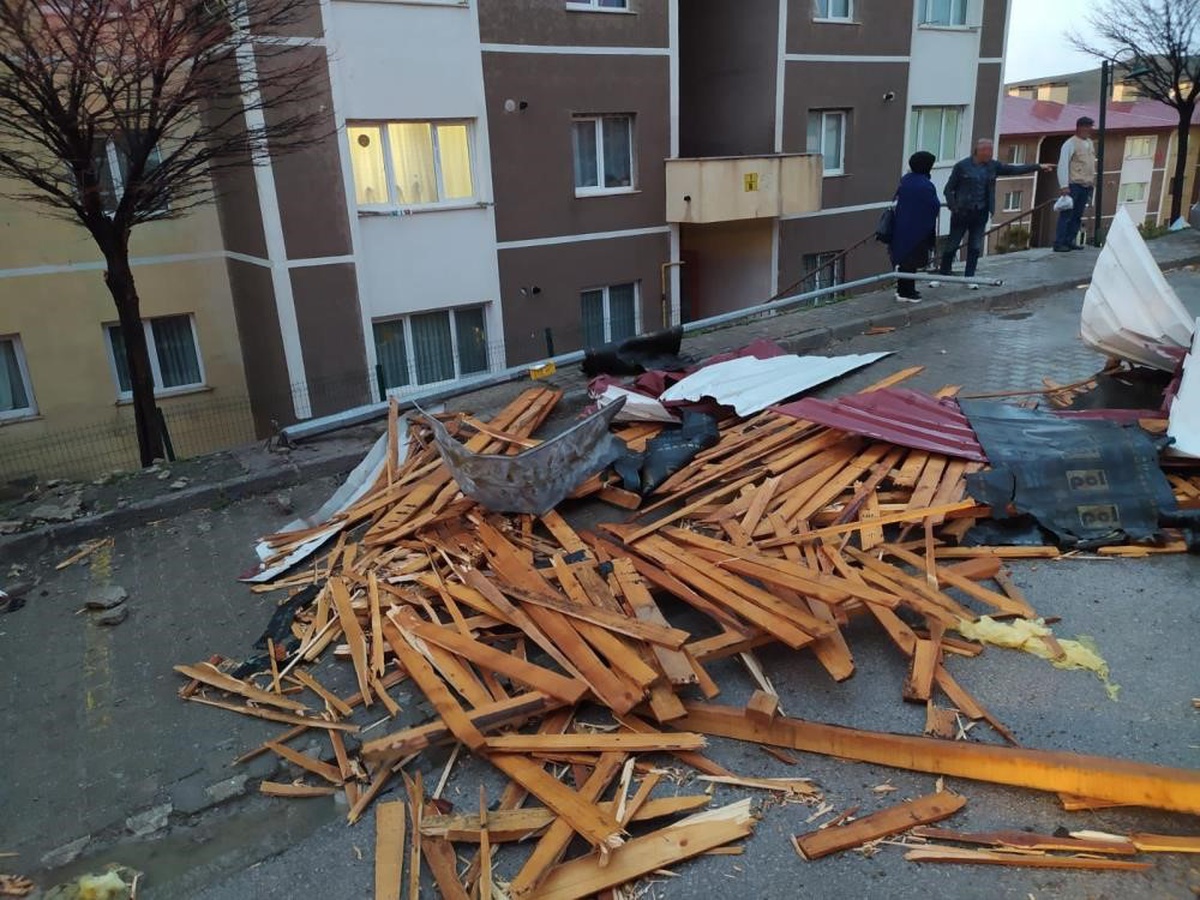 Meteoroloji, Bayburt'ta cumartesi 50-70 km rüzgar ve fırtına uyardı