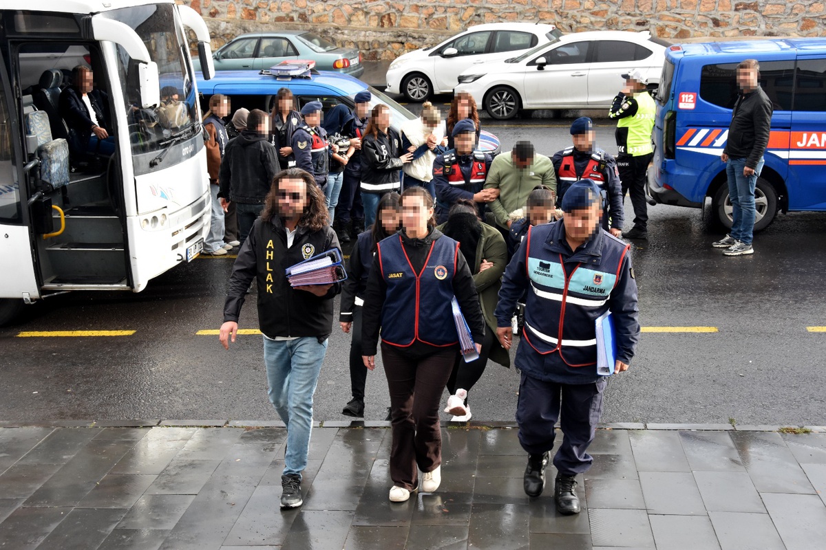 Nevşehir merkezli fuhuş operasyonunda 11 şüpheli tutuklandı, 16 kadın kurtarıldı