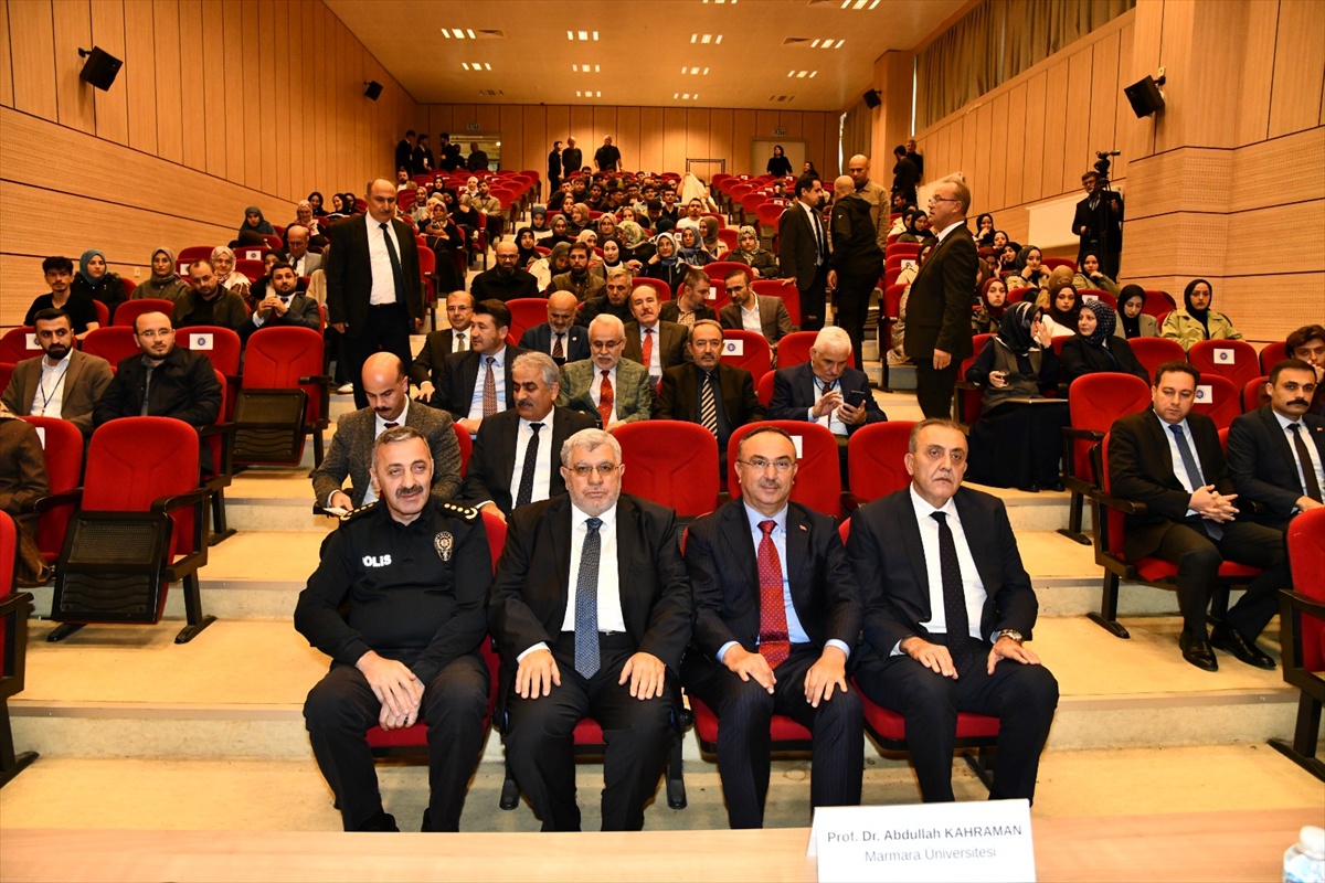 NKÜ sempozyumunda Vali Soytürk ekran bağımlılığına dikkati çekti