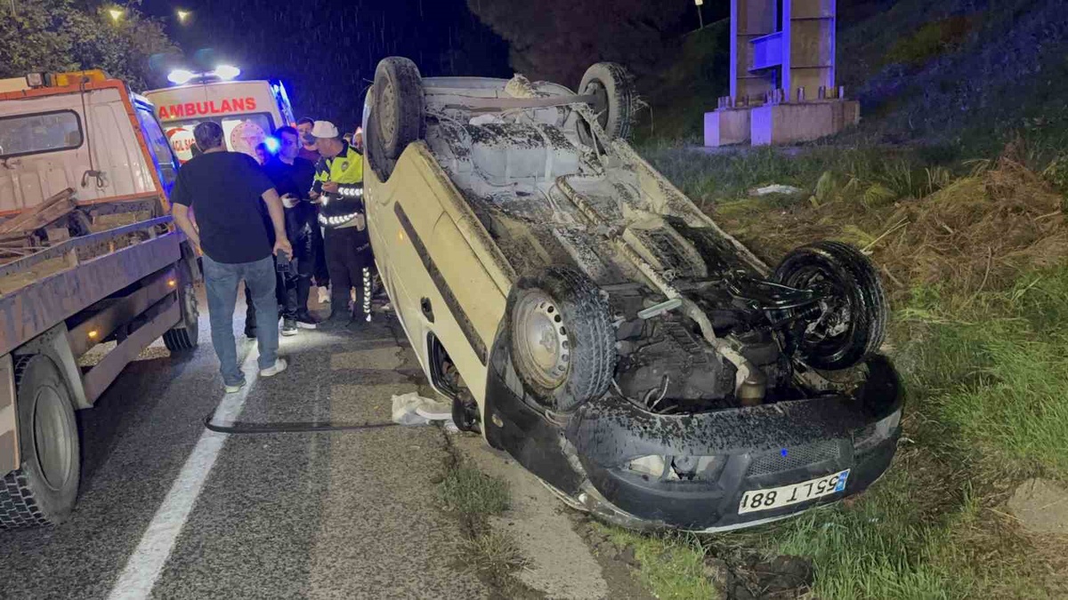 Samsun Canik'te hafif ticari araç yaklaşık 30 metre aşağıya düştü, 1 kişi yaralandı