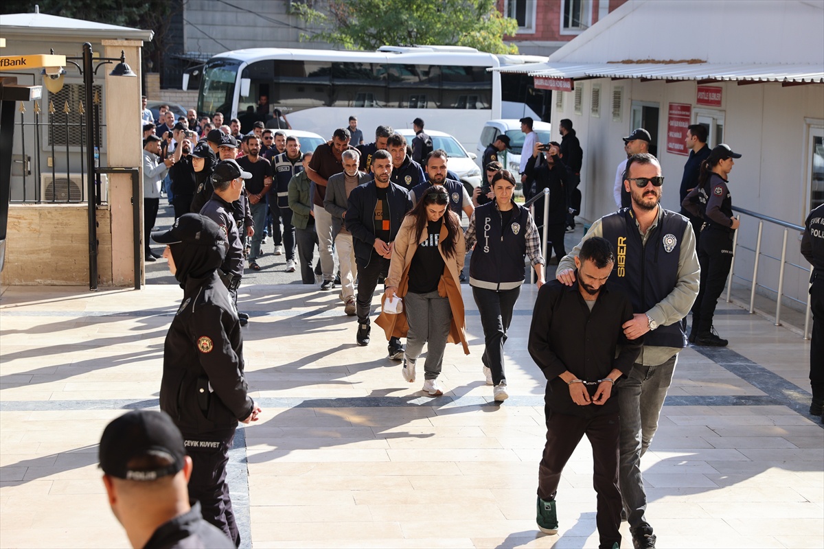 Şanlıurfa ve Antalya'da yasa dışı bahis operasyonunda 22 şüpheli adliyeye sevk edildi