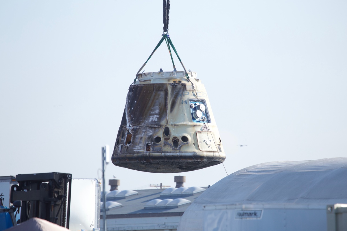 SpaceX Dragon, 2.860 kilogramla Uluslararası Uzay İstasyonu'na kenetlendi