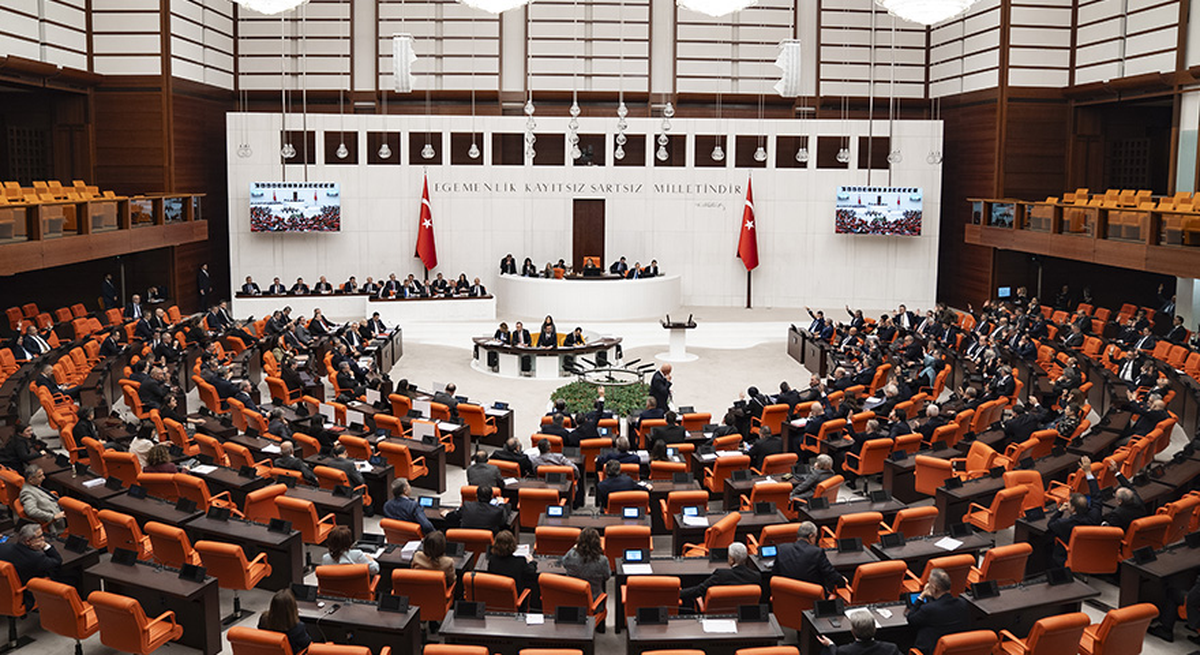 TBMM'de Kızılay Kanun Teklifi görüşmeleri başladı, muhalefetten denetim uyarısı geldi