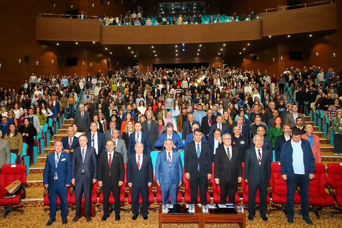 TÜBA'nın karbon ekonomisi ve sürdürülebilir enerji politikaları çalıştayı Uşak'ta başladı