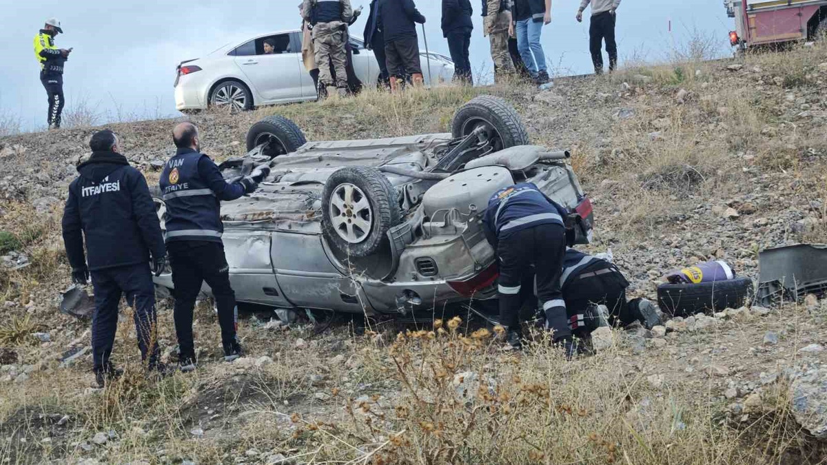 Van-Erciş kara yolunda kontrolden çıkan otomobil takla attı, 2 kişi yaralandı