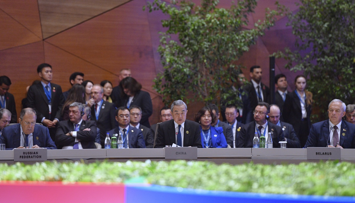 Wang Yi, Bakü'deki CICA 7. Zirvesi'nde Asya için ortak geleceğe vurgu yaptı