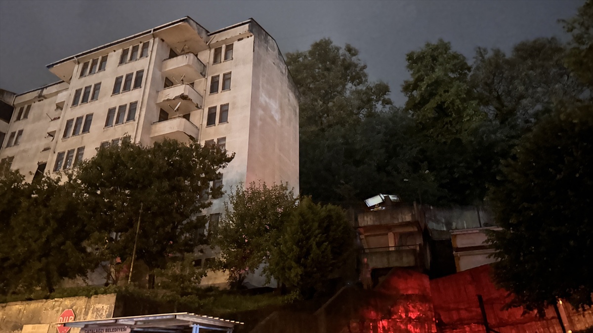 Zonguldak Kilimli'de heyelan nedeniyle 49 daire tedbir amaçlı tahliye edildi
