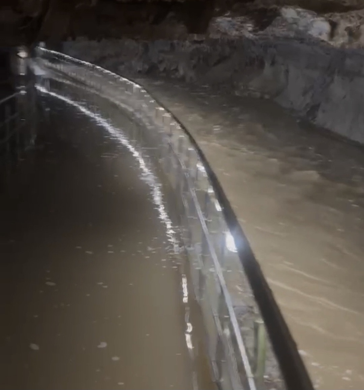 Zonguldak'ta Gökgöl Mağarası'nı su ve çamur bastı, ziyaretçi girişi kapatıldı
