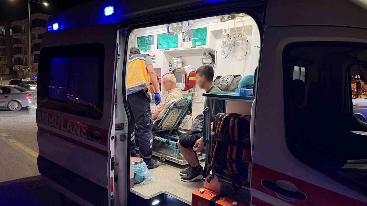 Adıyaman'da otomobil ile motosikletin çarpışması sonucu 2 kişi yaralandı