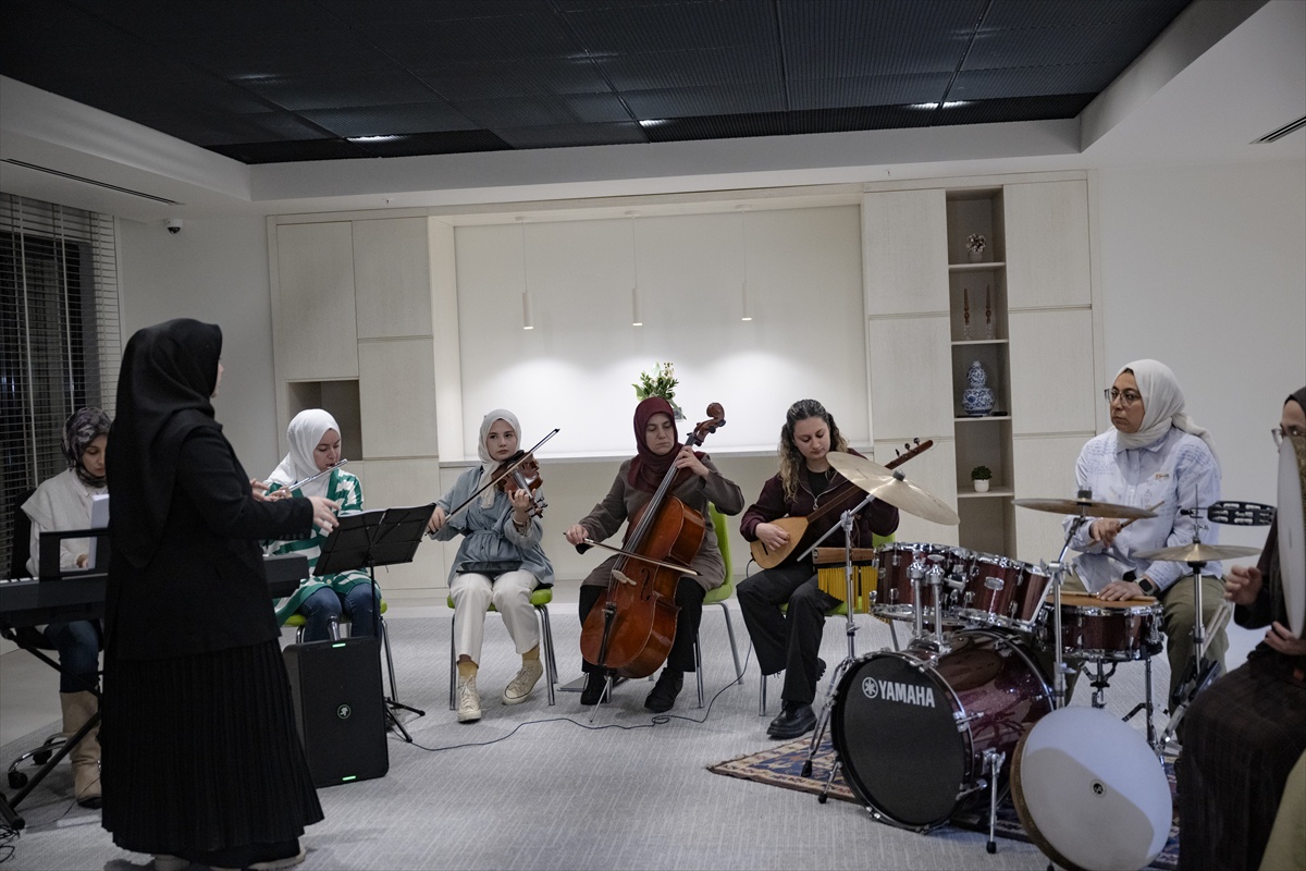Ankara Kadın Orkestrası 'Eve Dönüş' temalı konserlerle 2-3 Kasım'da sahne alacak.