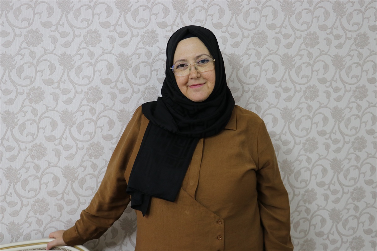 Annesinden ve eşinden böbrek nakli olan kadın, organ bağışı için çalışıyor