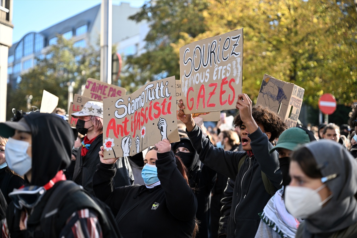 Brüksel'de gençler eğitim kesintilerini yeniden protesto etti
