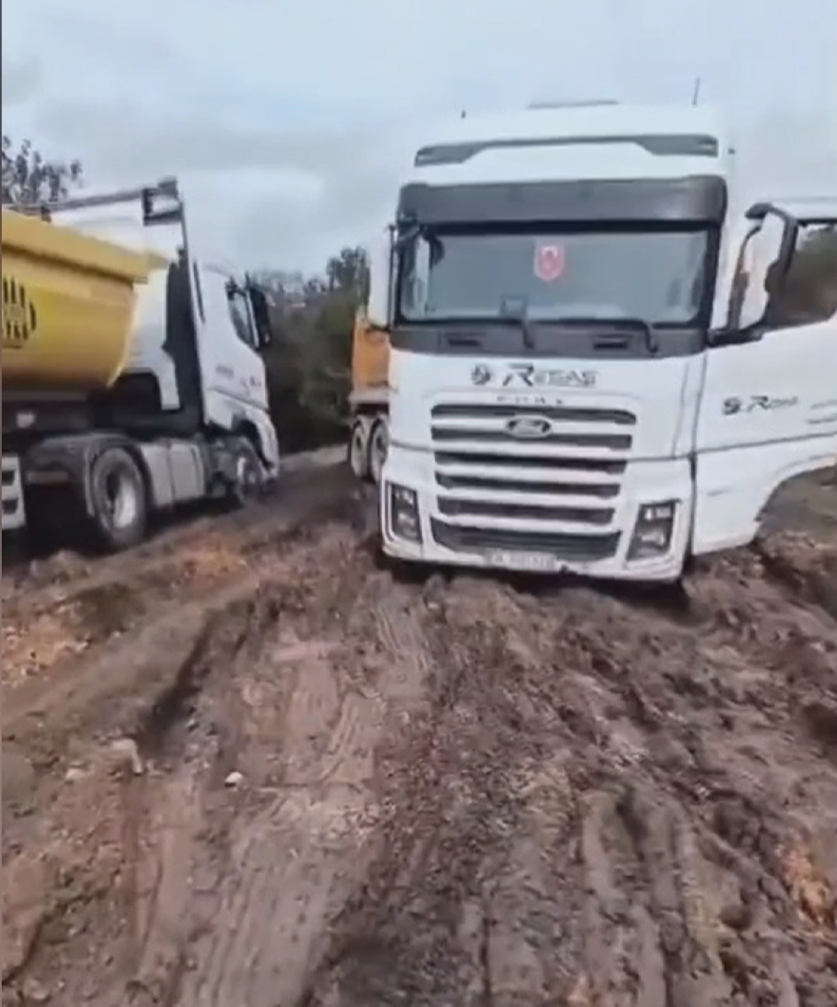 Çatalca'da İBB'nin açtığı alternatif yol sağanak sonrası çamura dönüştü