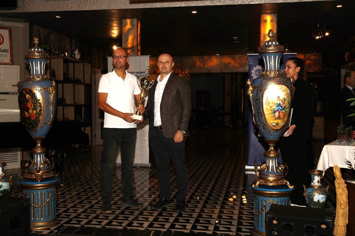ÇOSB'de 18. futbol, 16. tenis turnuvası ödül töreniyle sona erdi