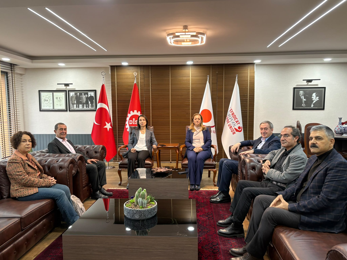 DEM Parti Eş Genel Başkanları, DİSK Genel Merkezi'nde Arzu Çerkezoğlu ile görüştü