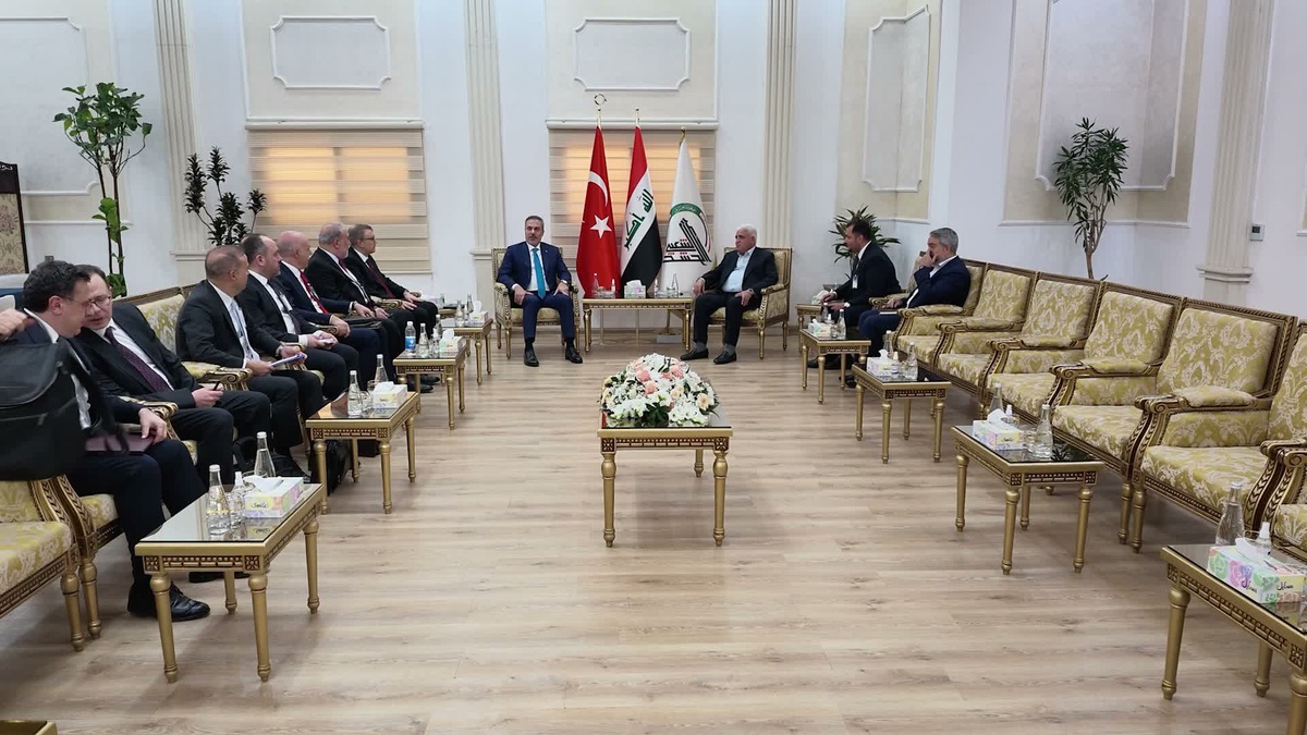 Dışişleri Bakanı Fidan, Bağdat'ta İİT kapsamında Haşdi Şabi Başkanı Fayyad'la görüştü