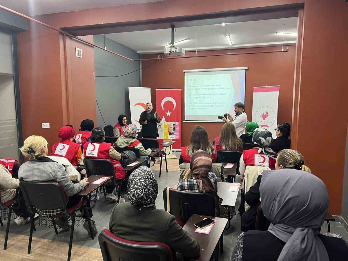 Düzce'de kadınlara meme kanserinde erken teşhis eğitimi ve tarama yapıldı