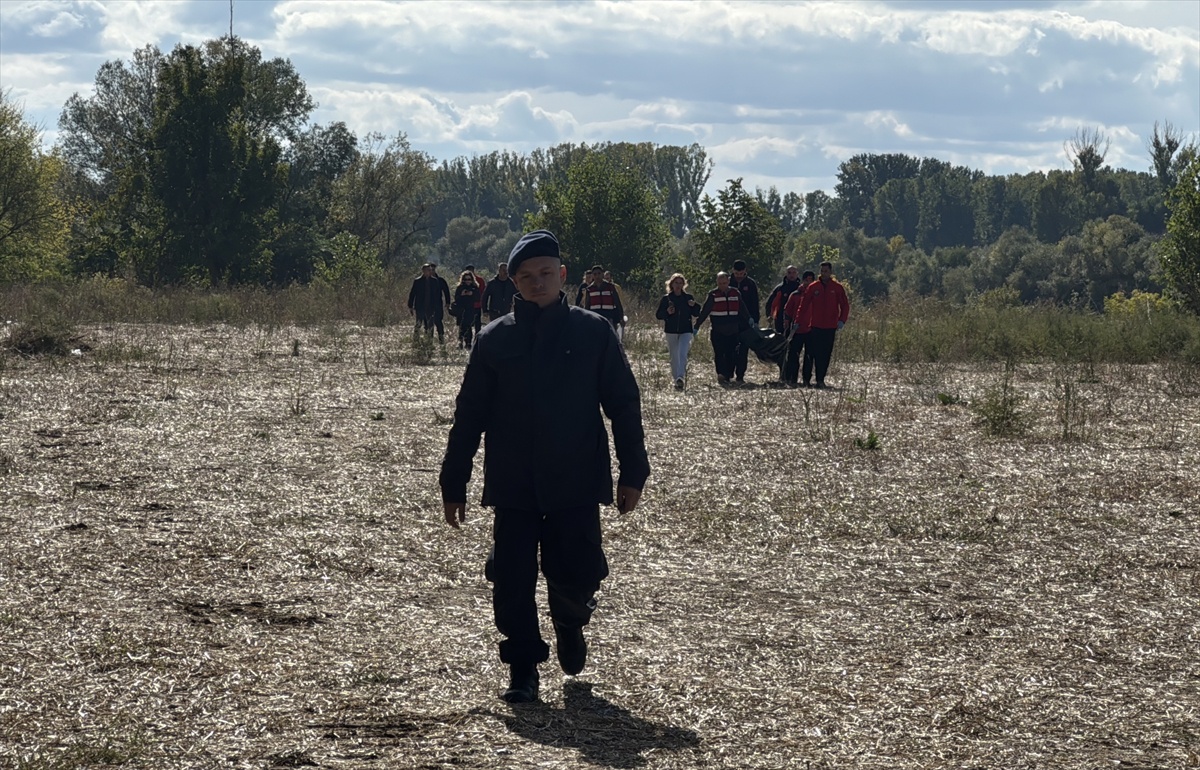 Edirne'de Meriç Nehri'nde bot alabora oldu, kayıp iki çocuktan birinin cesedi bulundu