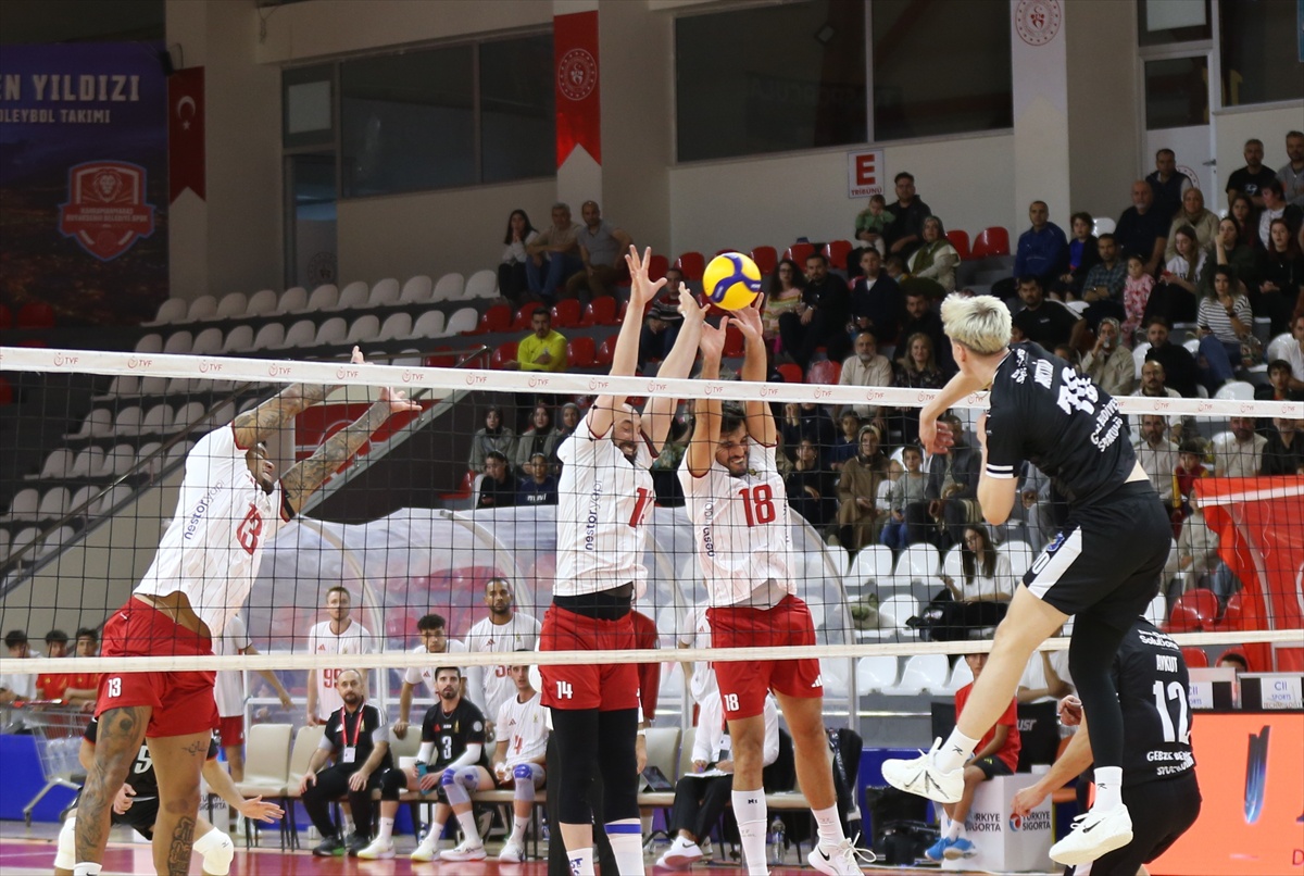 Efeler Ligi'nde Gebze Belediyespor, deplasmanda AKEDAŞ Onikişubat'ı 3-1 yendi