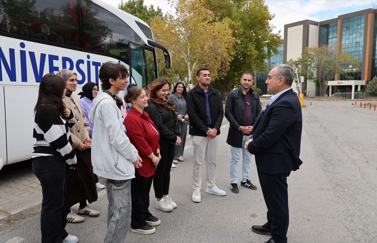 ERÜ yeni öğrencileri Kayseri Kültür Yolu Turu'nda şehirle tanıştırdı