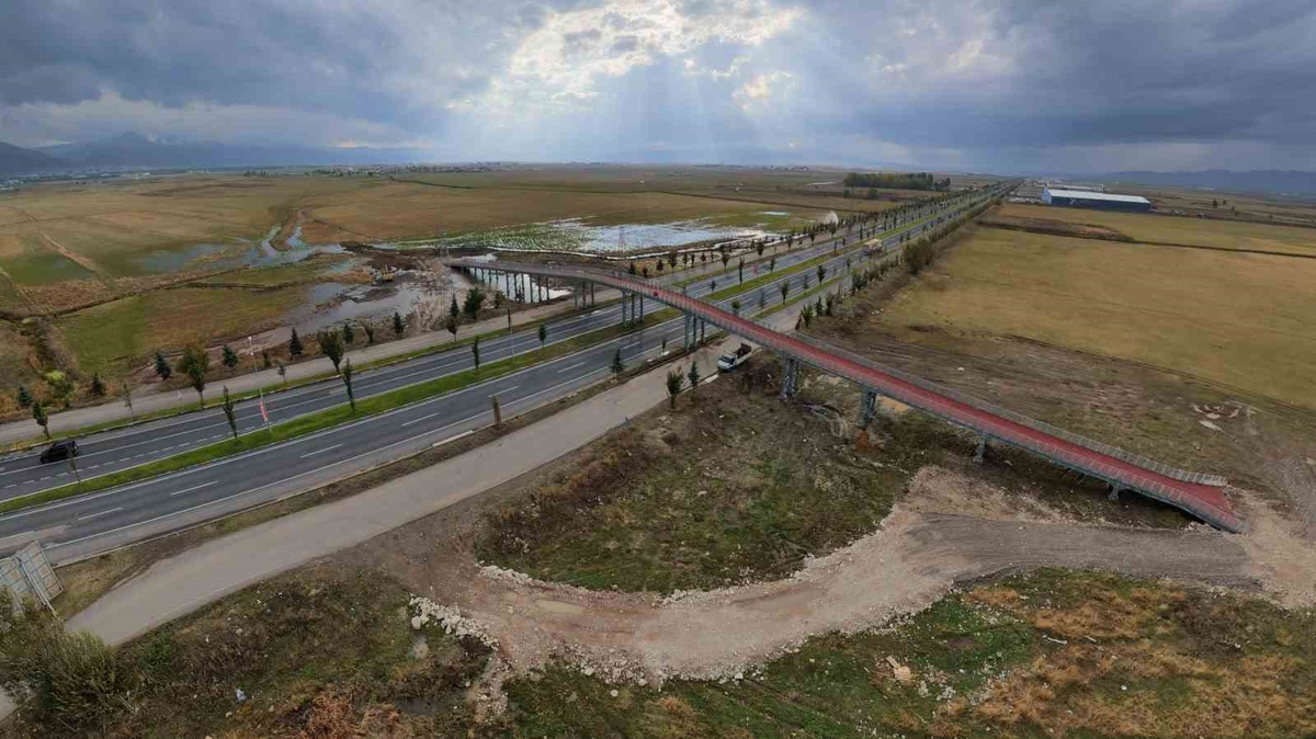 Erzurum Kuzey Çevre Yolu'ndaki ekolojik köprü 175 metre uzunluğunda tamamlandı