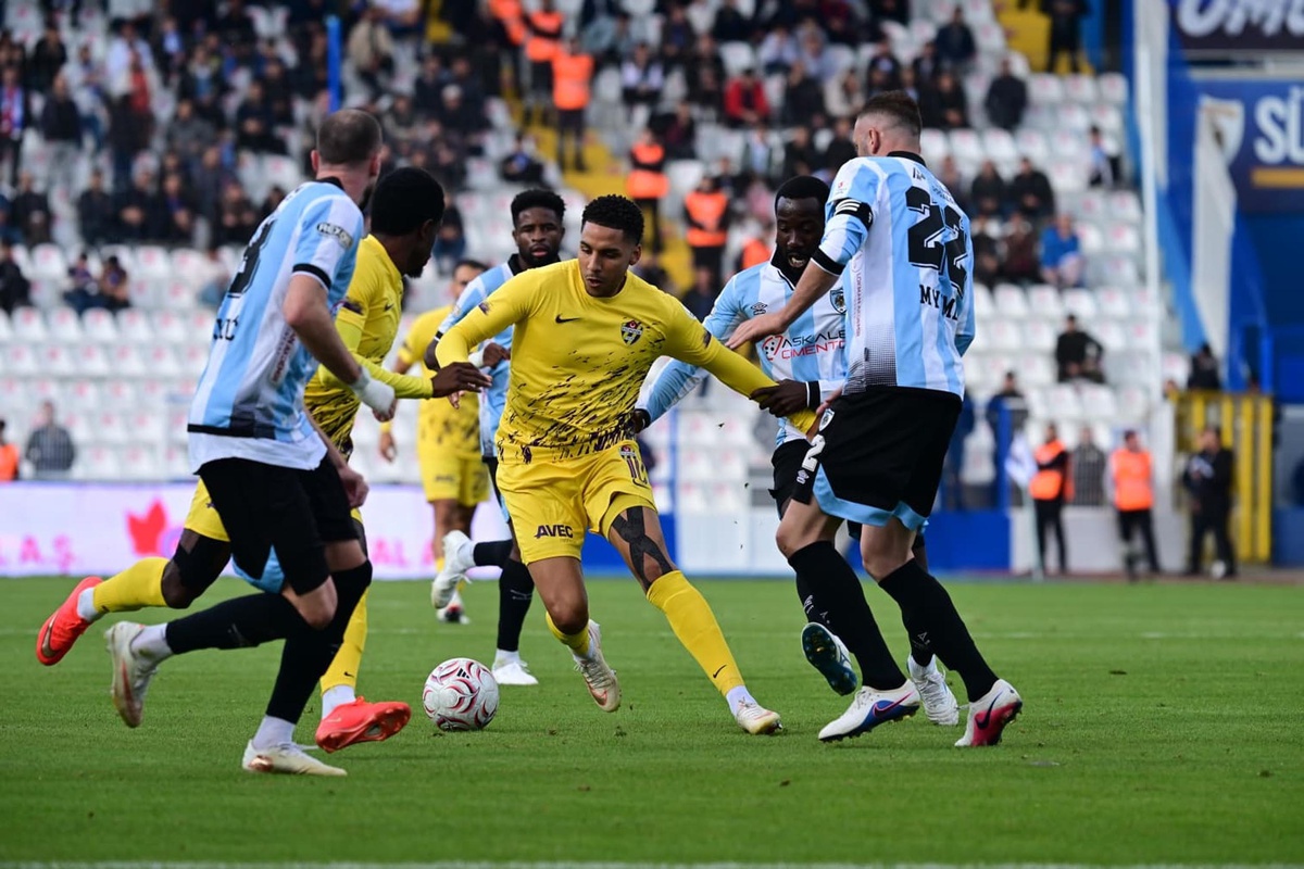 Erzurumspor FK, Süper Lig'de Eyüpspor'u 2-0 yenerek puanını 11'e çıkardı